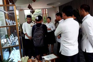 jewelry-sales-training11-300x200