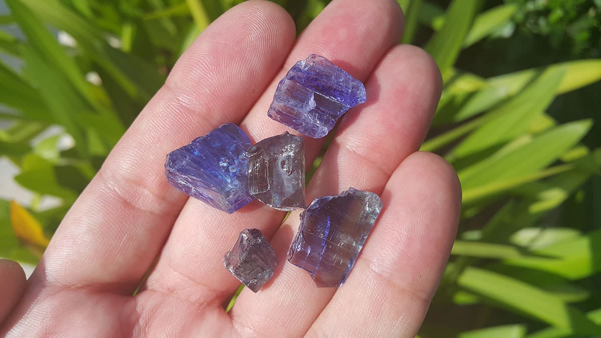 tanzanite ruvido