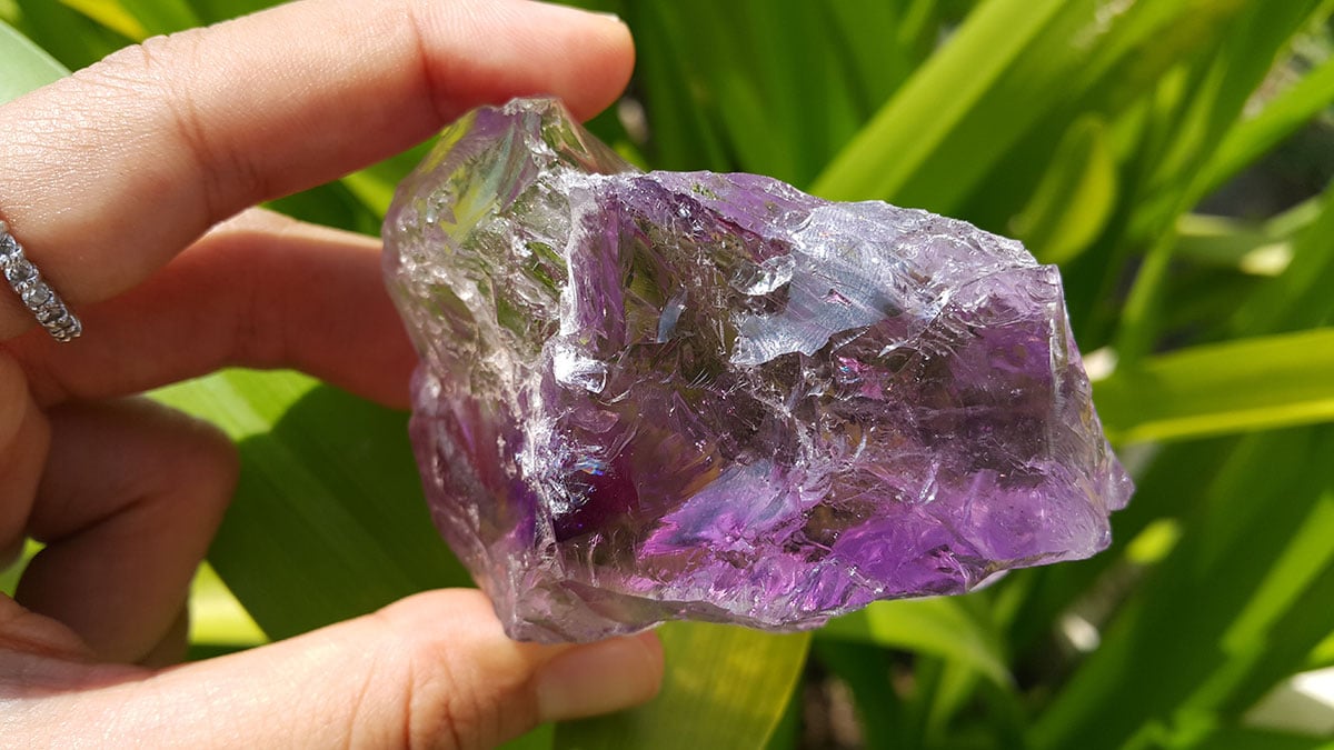 Amethyst crystal stone meaning and properties