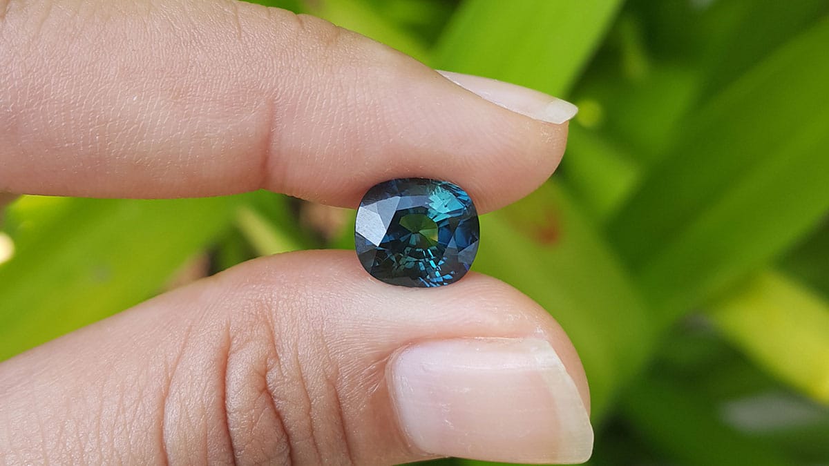 Cornflower blue sapphire, light blue sapphire stone meaning