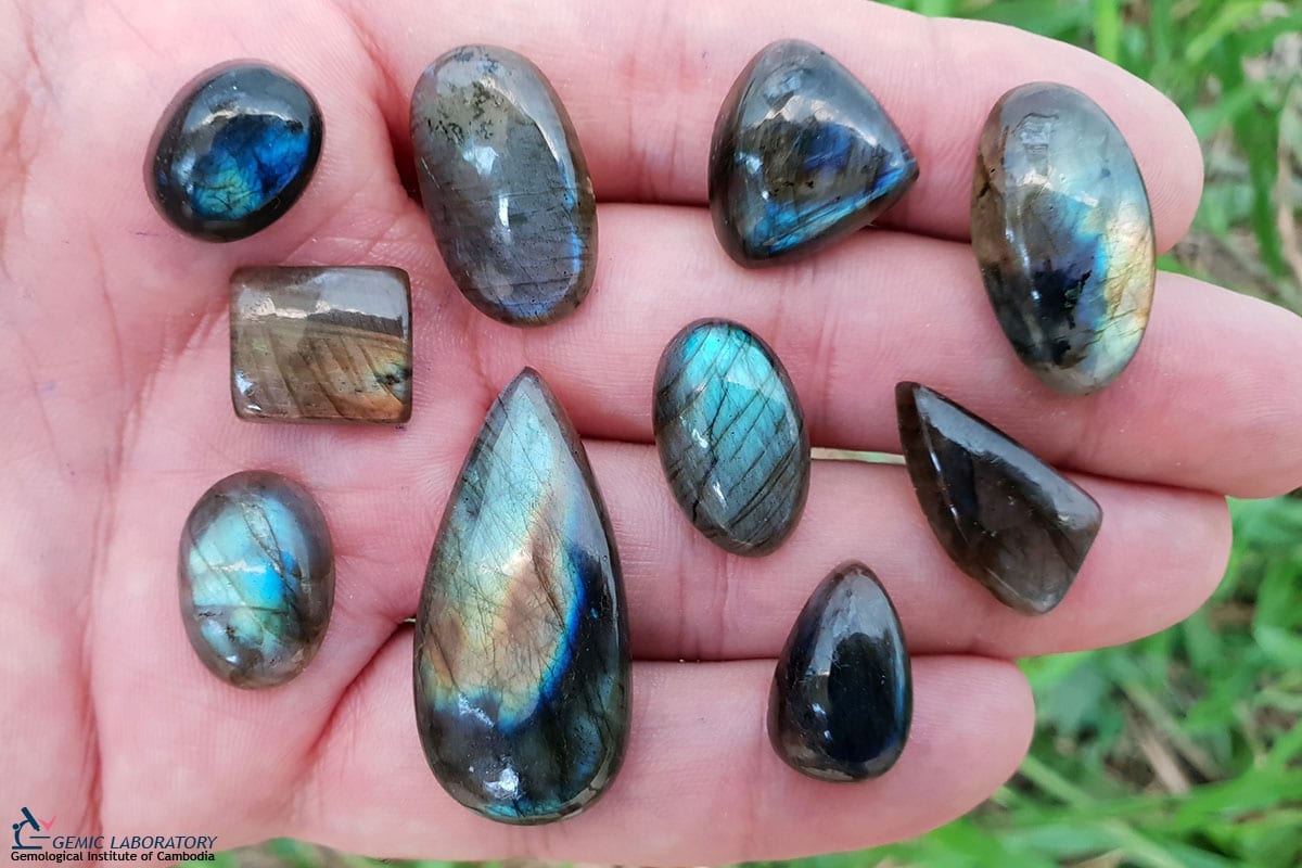 Significato della pietra di cristallo di labradorite e proprietà metafisiche