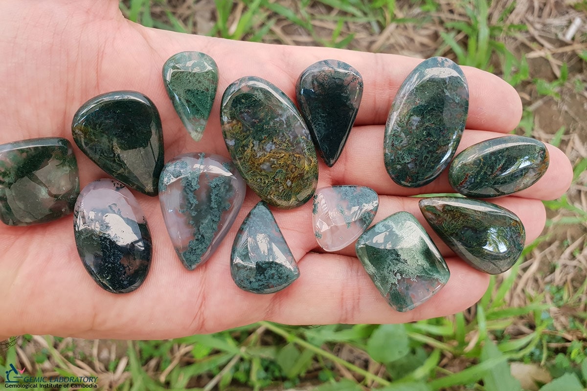 Green moss agate crystal stone meaning and healing properties benefits