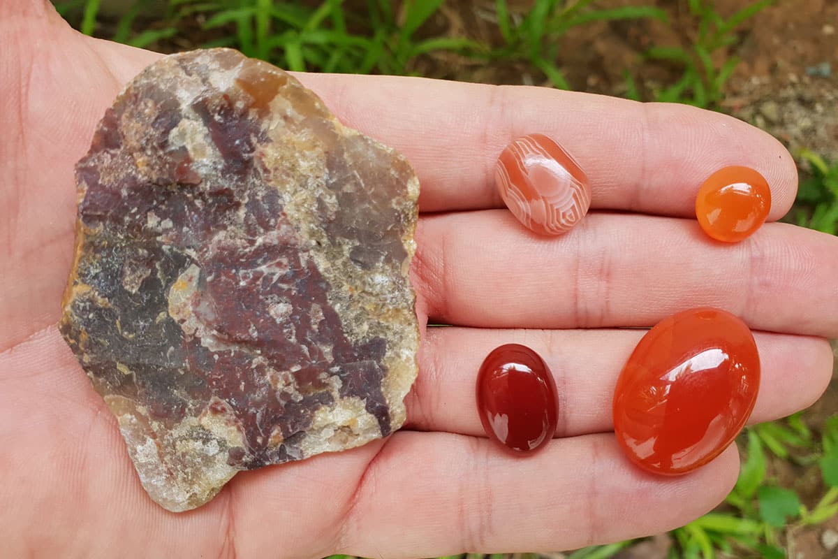 Carnelian crystal stone meaning and properties