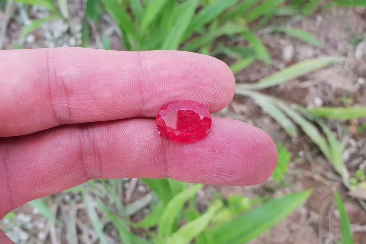 Ystyr carreg grisial Rhodonite