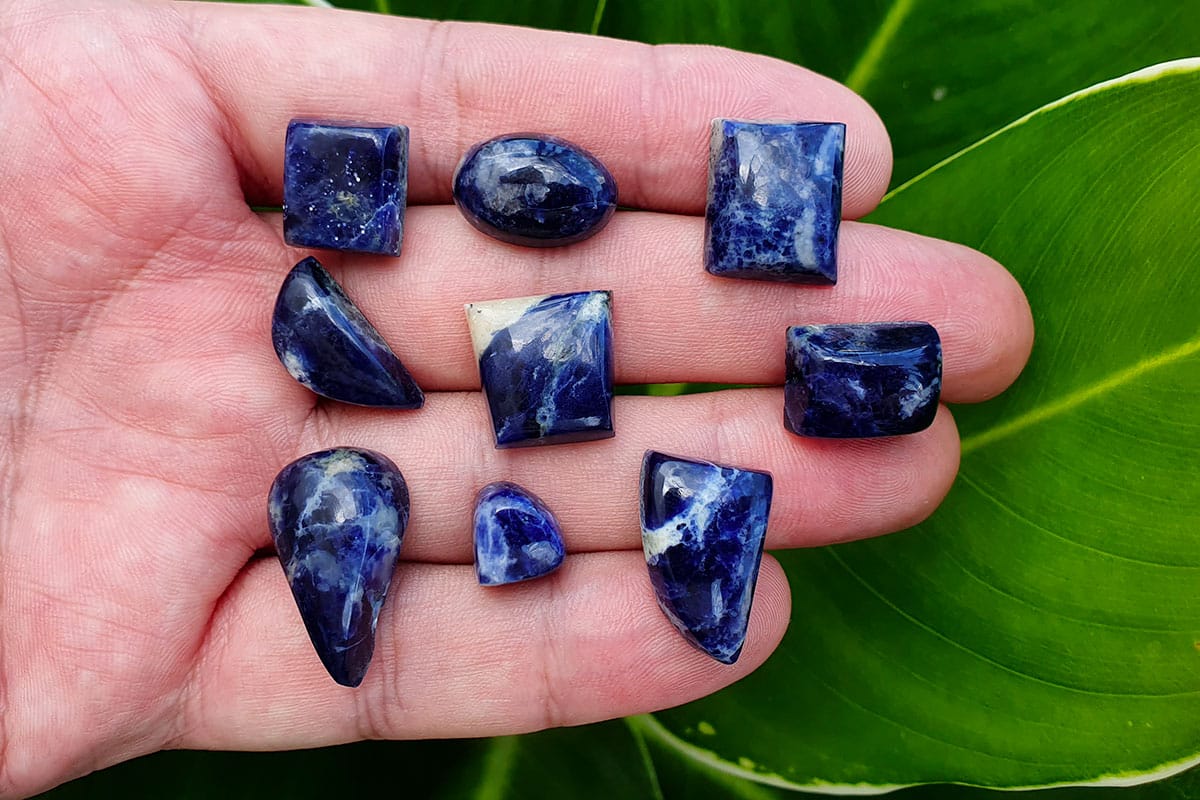 Sodalite crystal stone meaning and properties