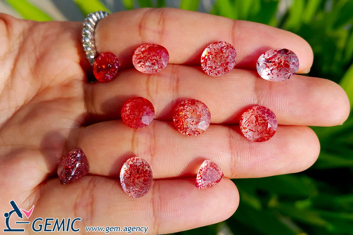 Strawberry quartz crystal meaning and healing properties